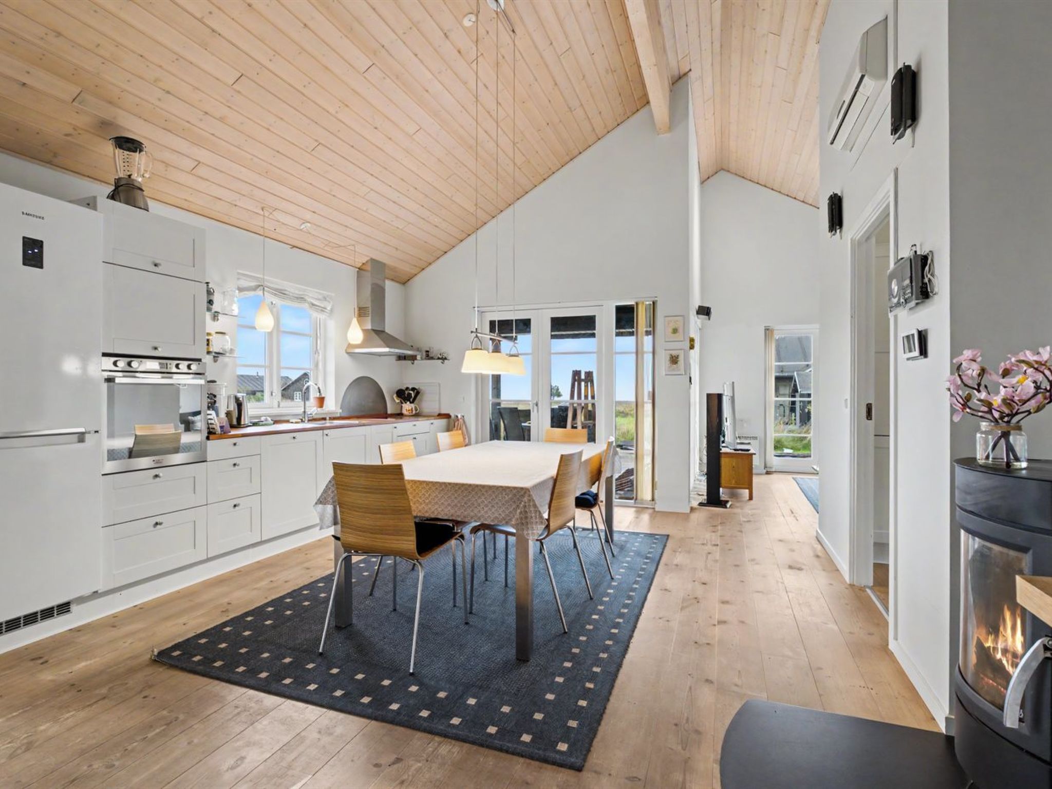 "Gunda" - 150m from the sea - Binnen