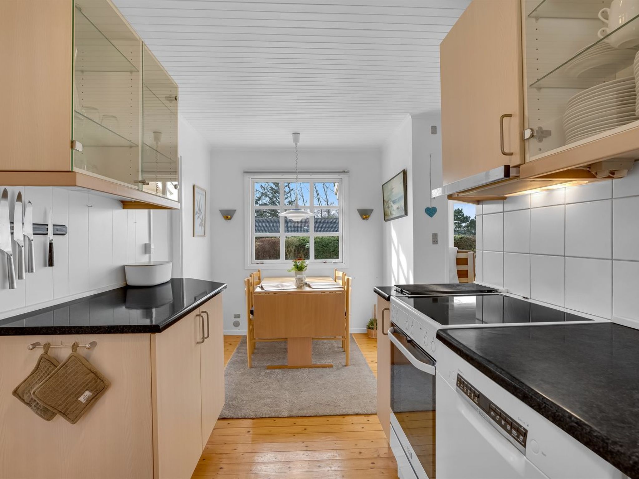 "Andrine" - 100m from the sea - Binnen