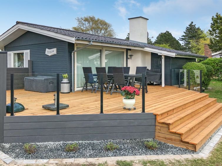 Search and Stay destination Fejø, Denmark from . "Eddy" - 50m from the sea in Lolland, Falster and Mon
