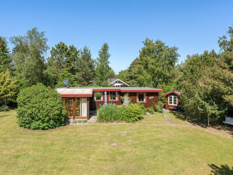 "Kaarina" - 550m from the sea", huis 2-kamers 60 m2. Het objekt is geschikt voor 2 volwassenen + 2 kinderen. Woonkamer met TV. 1 kamer met 1 2-pers bed. 1 kamer met 1 x 2 stapelbedden. Keuken (oven, 4..