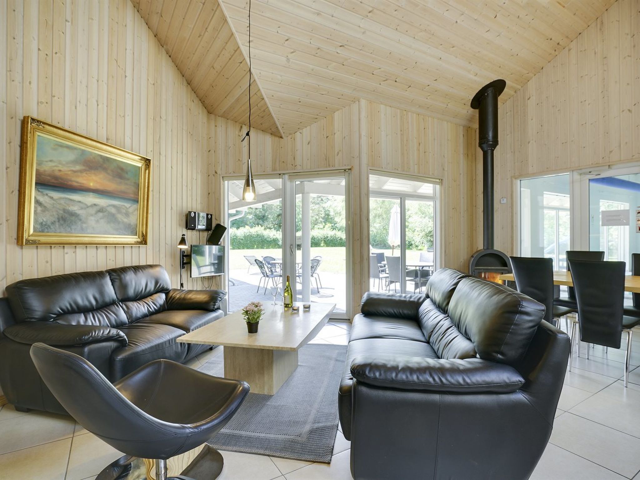 "Hughe" - 300m from the sea - Inside