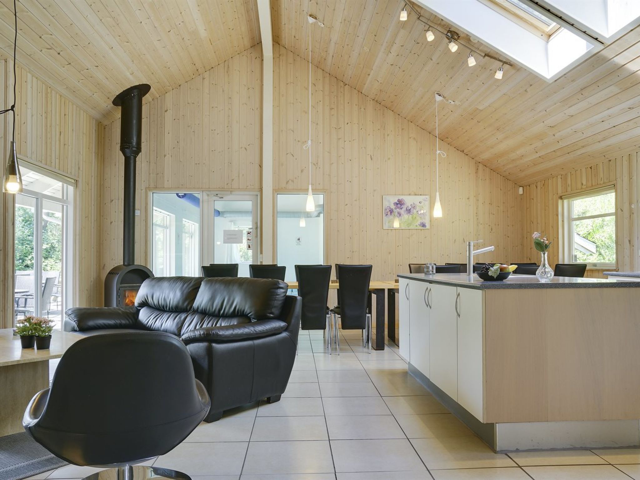 "Hughe" - 300m from the sea - Inside