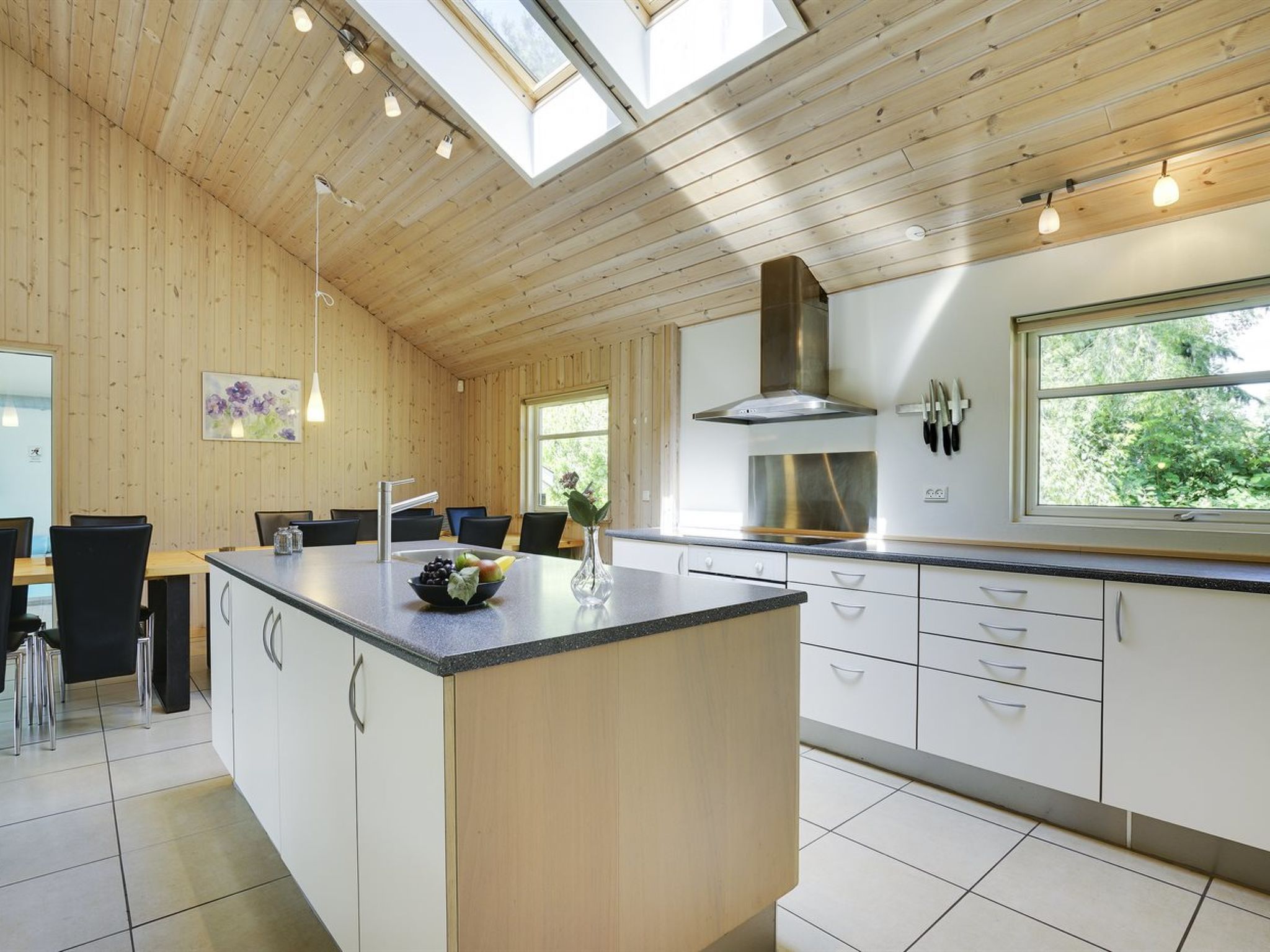 "Hughe" - 300m from the sea - Inside