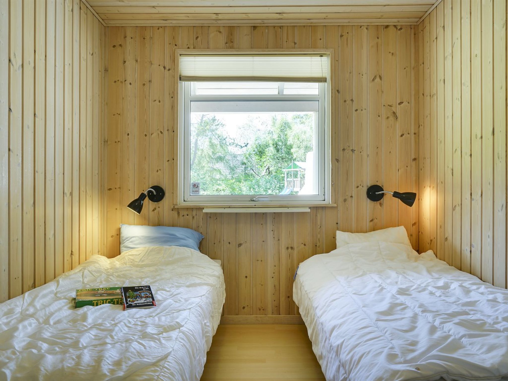 "Hughe" - 300m from the sea - Inside