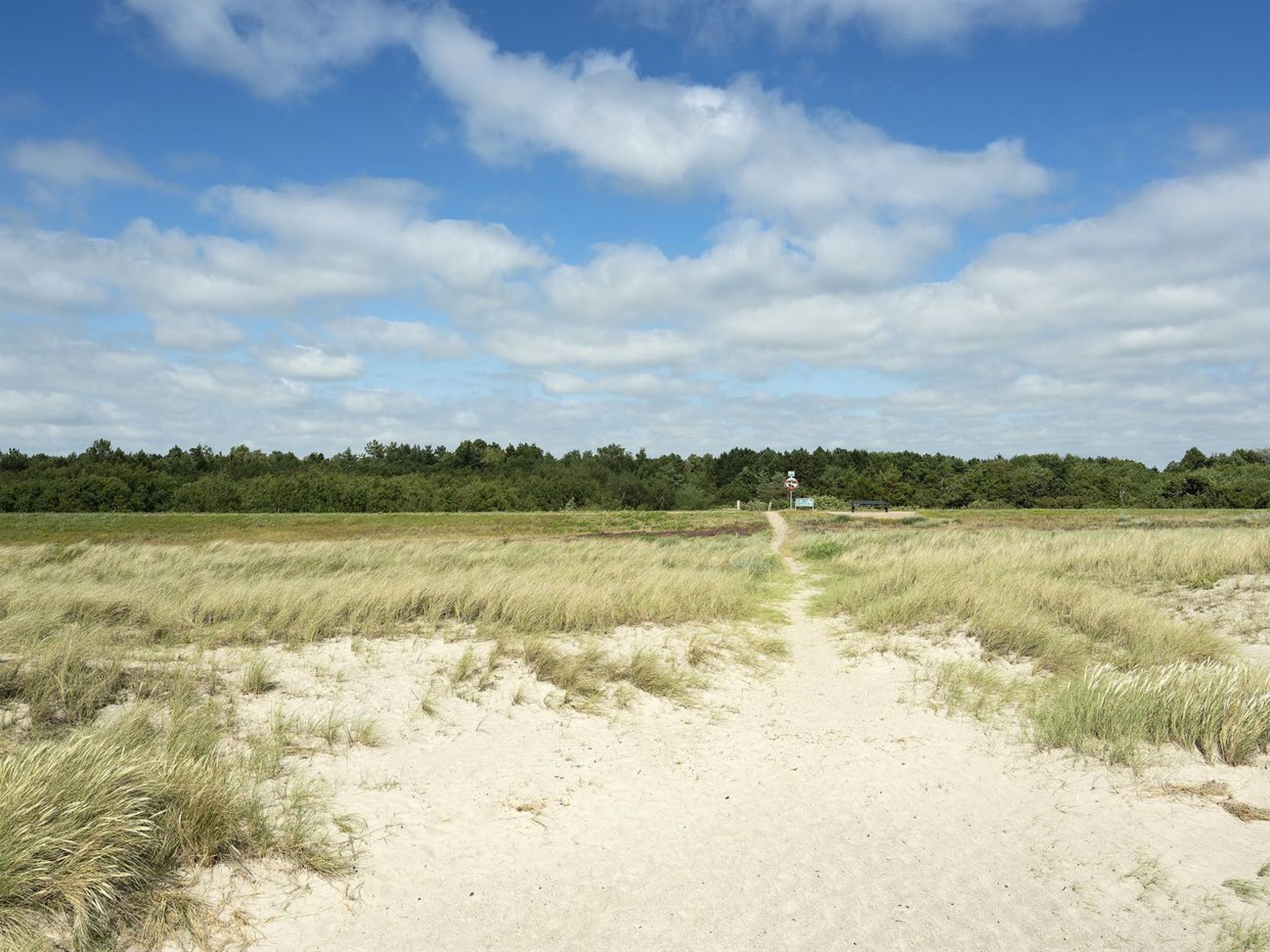 "Hughe" - 300m from the sea - Outside