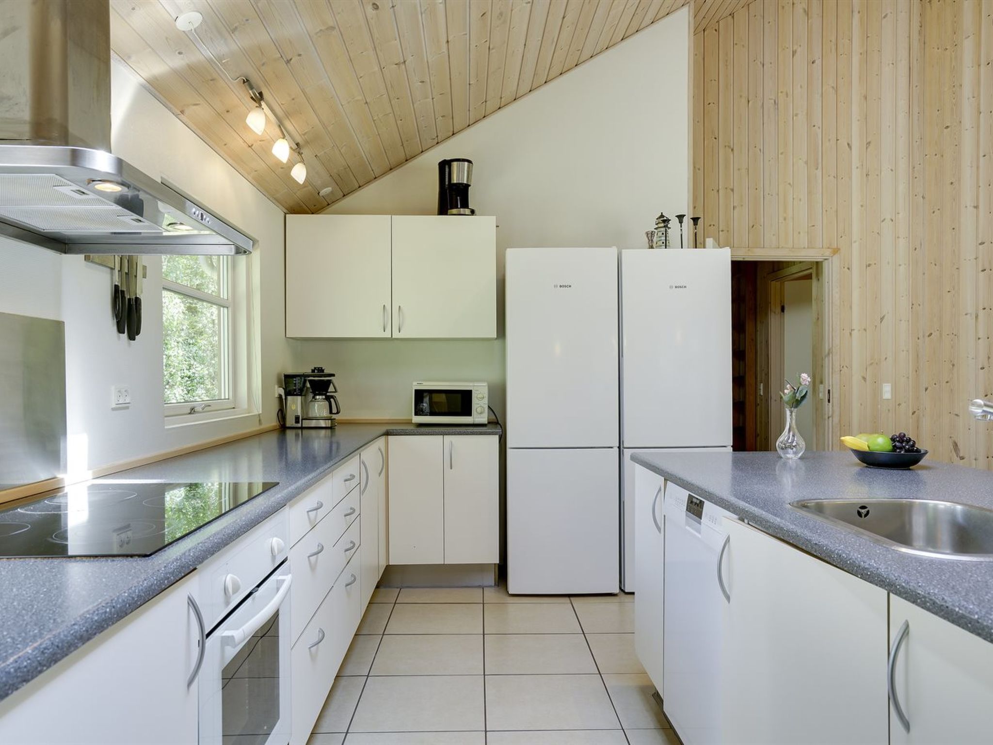 "Hughe" - 300m from the sea-Binnen