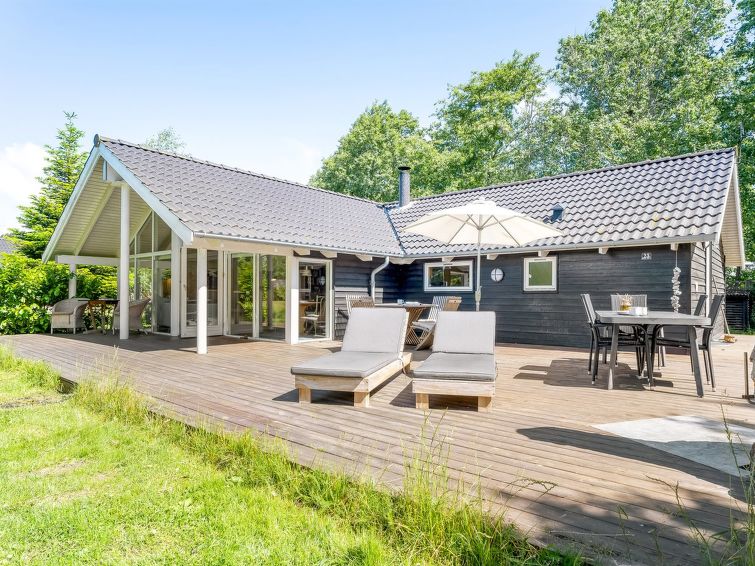 Vakantiehuis op 600m van zee in Rødby met sauna en open haard in Rødby