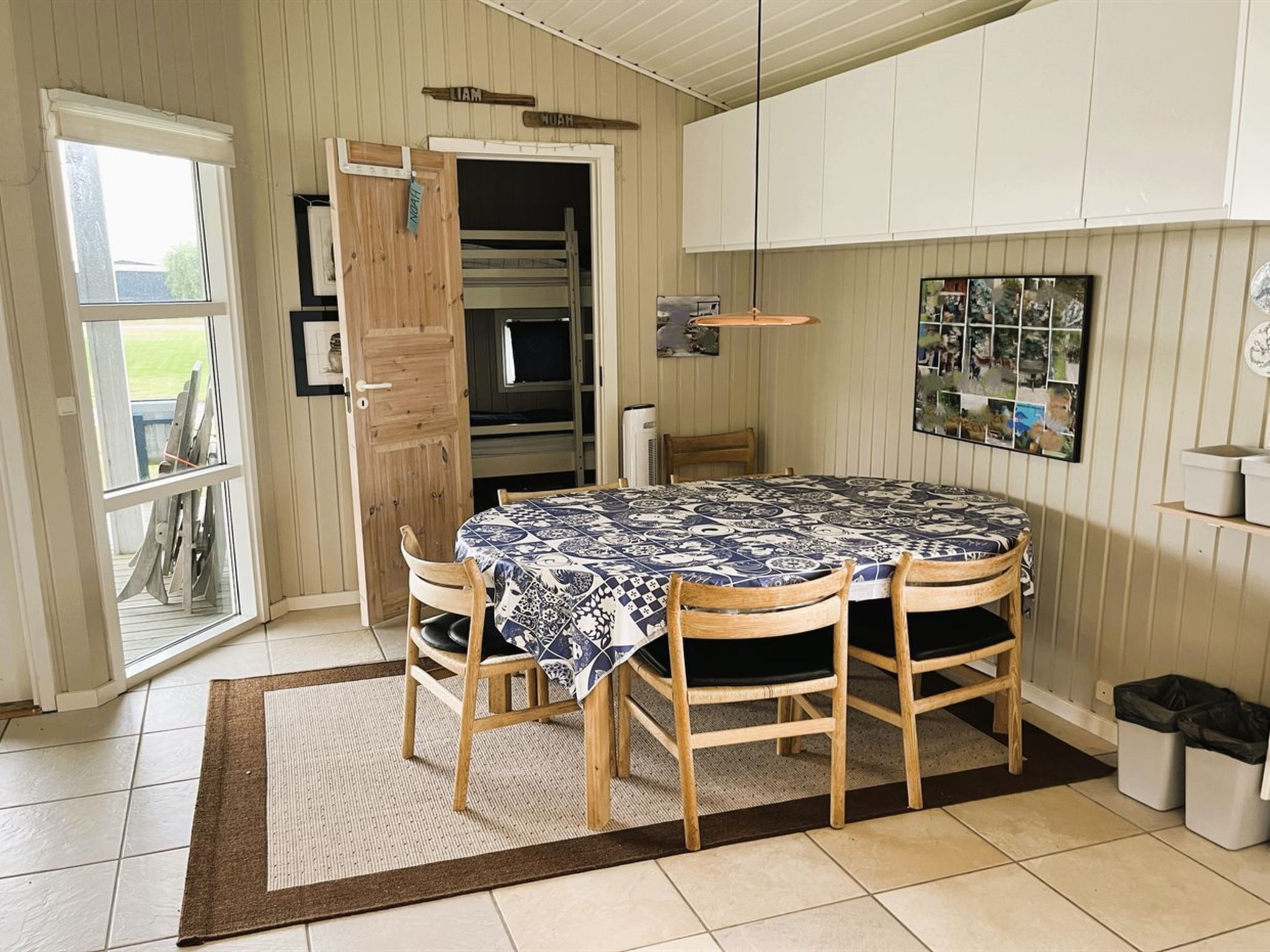 "Roya" - 100m from the sea-Drinnen