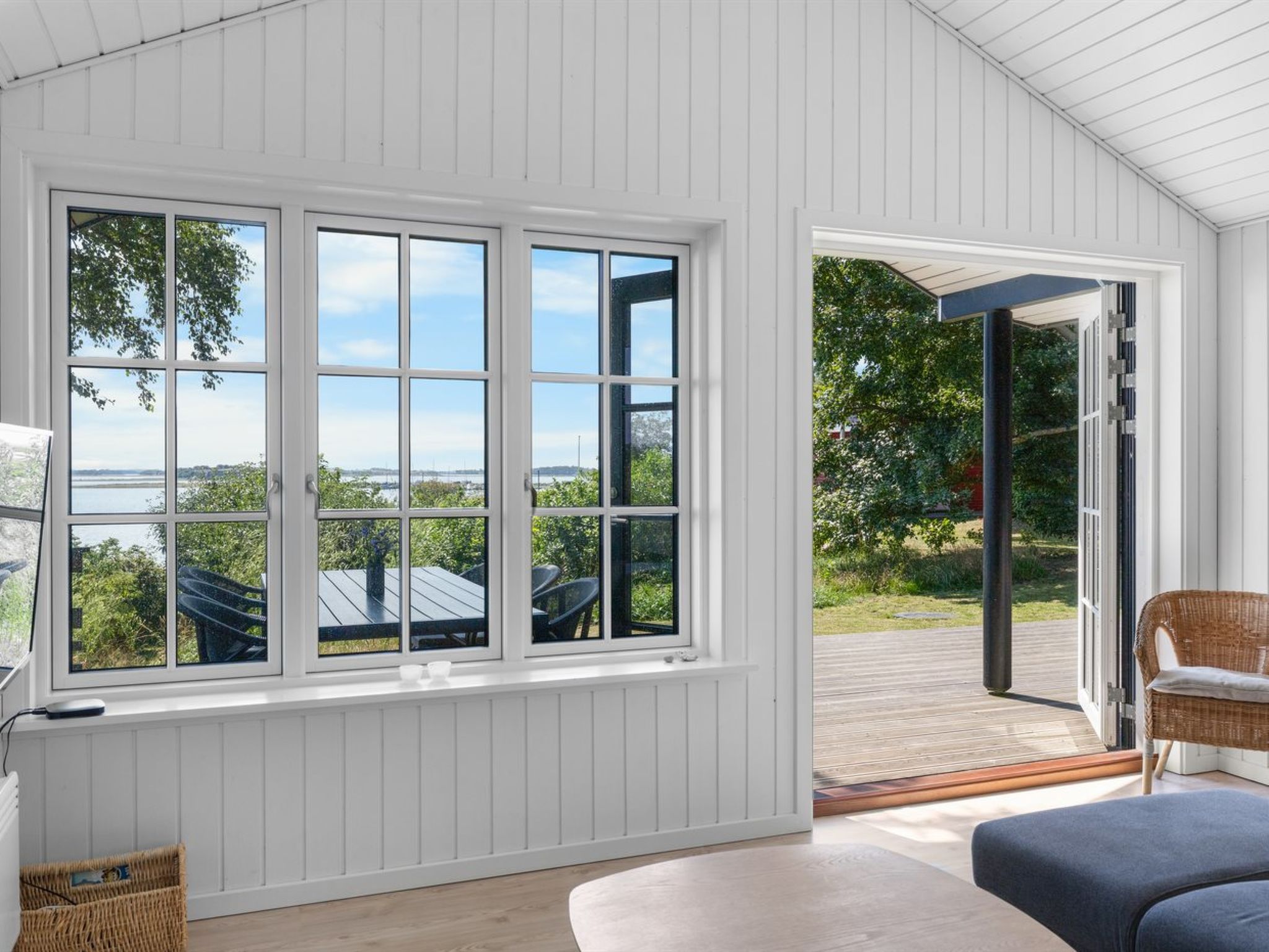 "Edvardsine" - 40m from the sea-Binnen