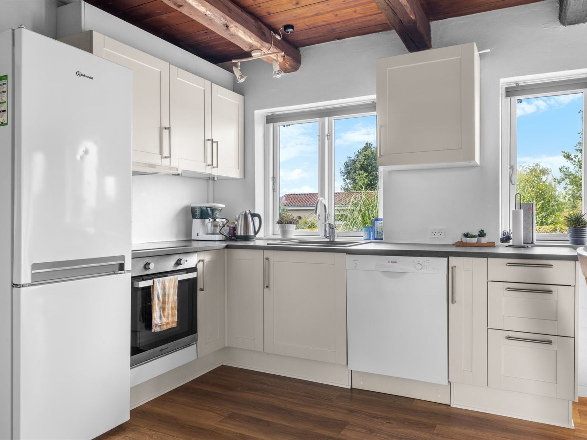 "Ina" - 210m from the sea-Binnen