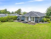 Thala: Ruime vakantiewoning op 150 meter van het strand in Bogense - thumbnail 1