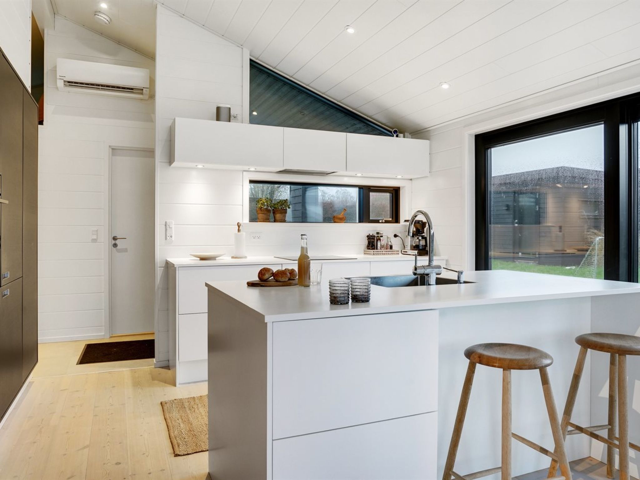 "Kjell" - 100m from the sea - Binnen