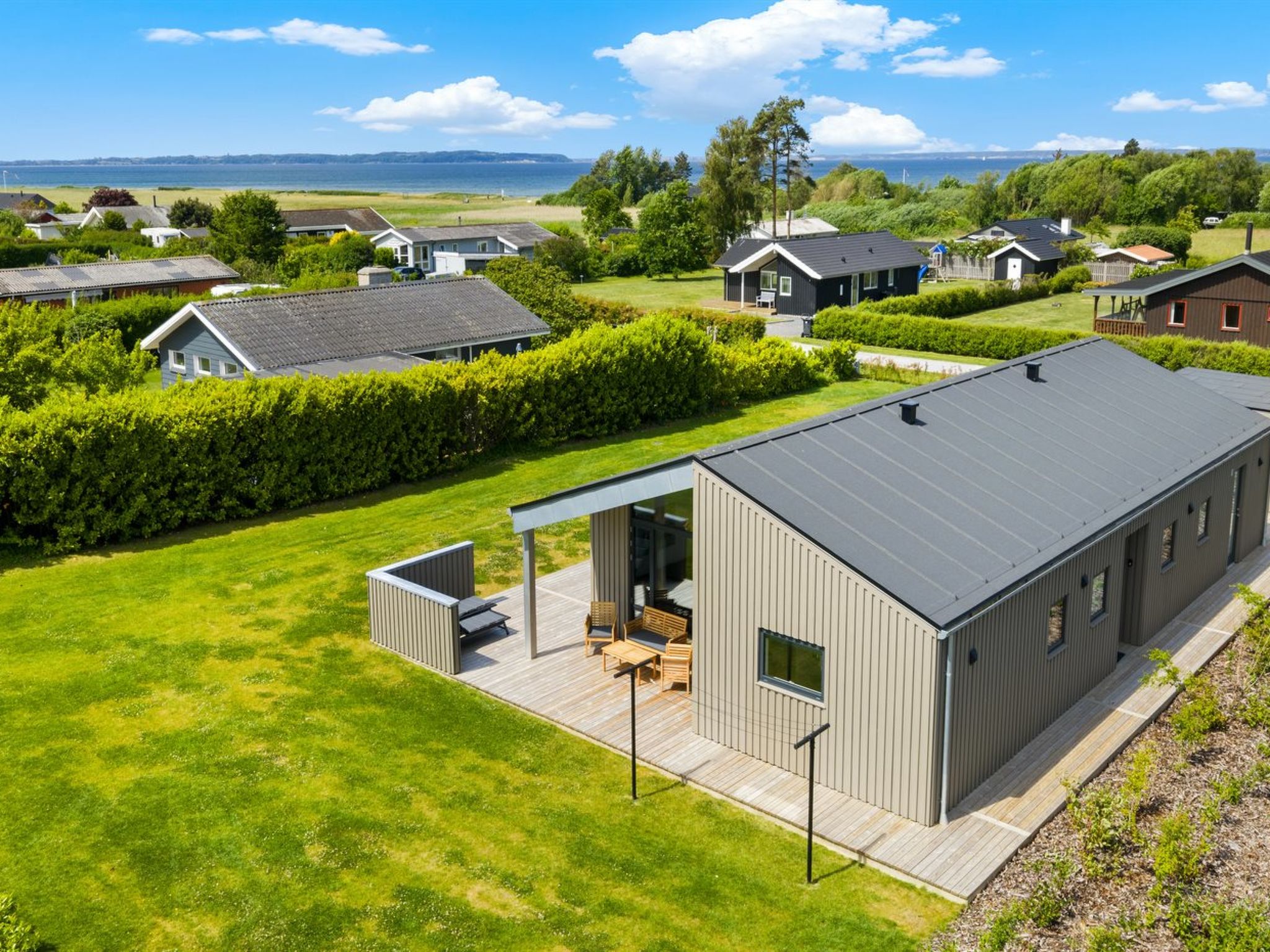 "Tydkil" - 250m from the sea - Buiten
