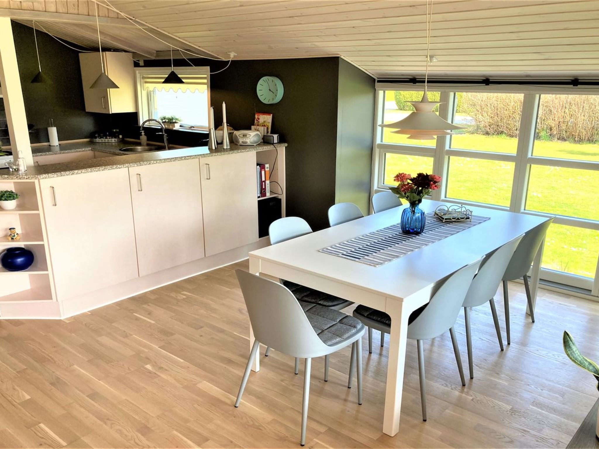 "Aleksa" - 400m from the sea - Binnen