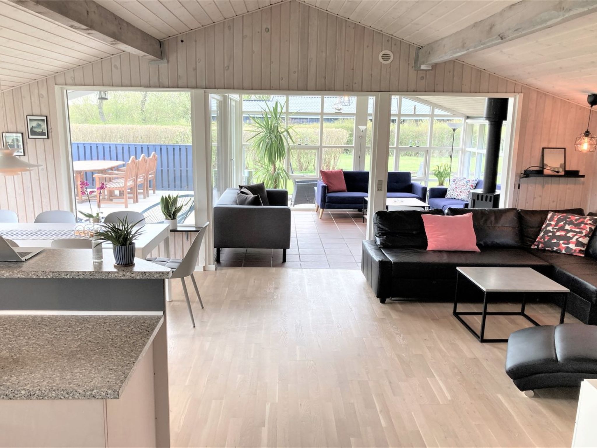"Aleksa" - 400m from the sea - Binnen