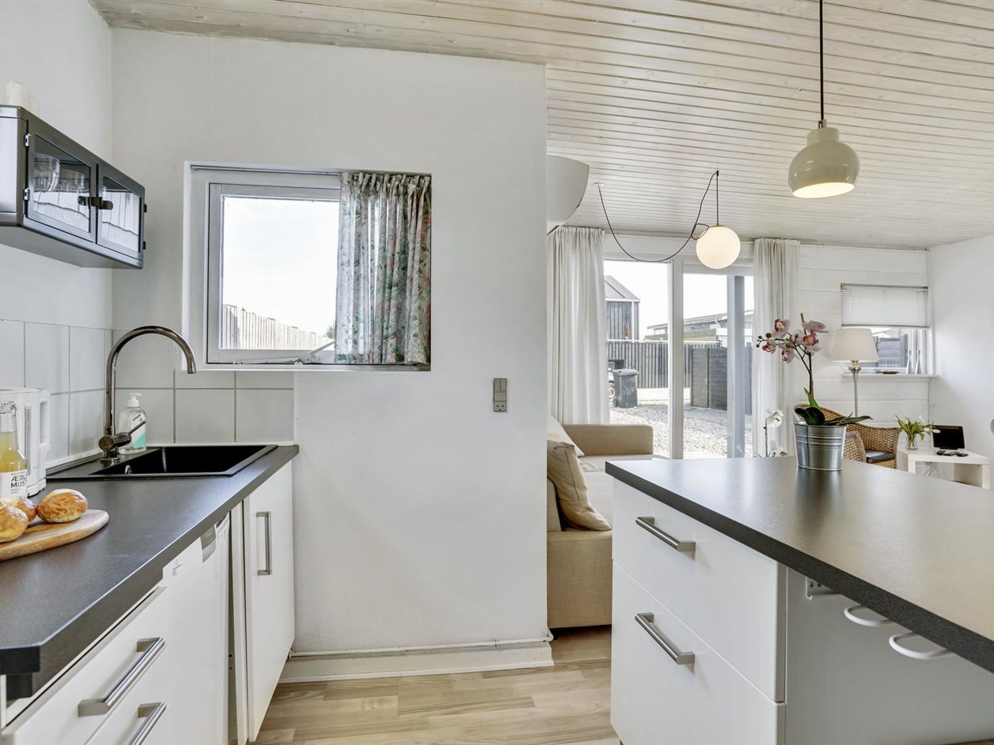 "Alvina" - 25m from the sea - Binnen