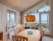 4-persoons vakantiehuis met sauna direct aan zee in Otterup - thumbnail 4