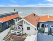 4-persoons vakantiehuis met sauna direct aan zee in Otterup - thumbnail 1