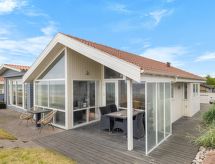 4-persoons vakantiehuis met sauna direct aan zee in Otterup - thumbnail 2