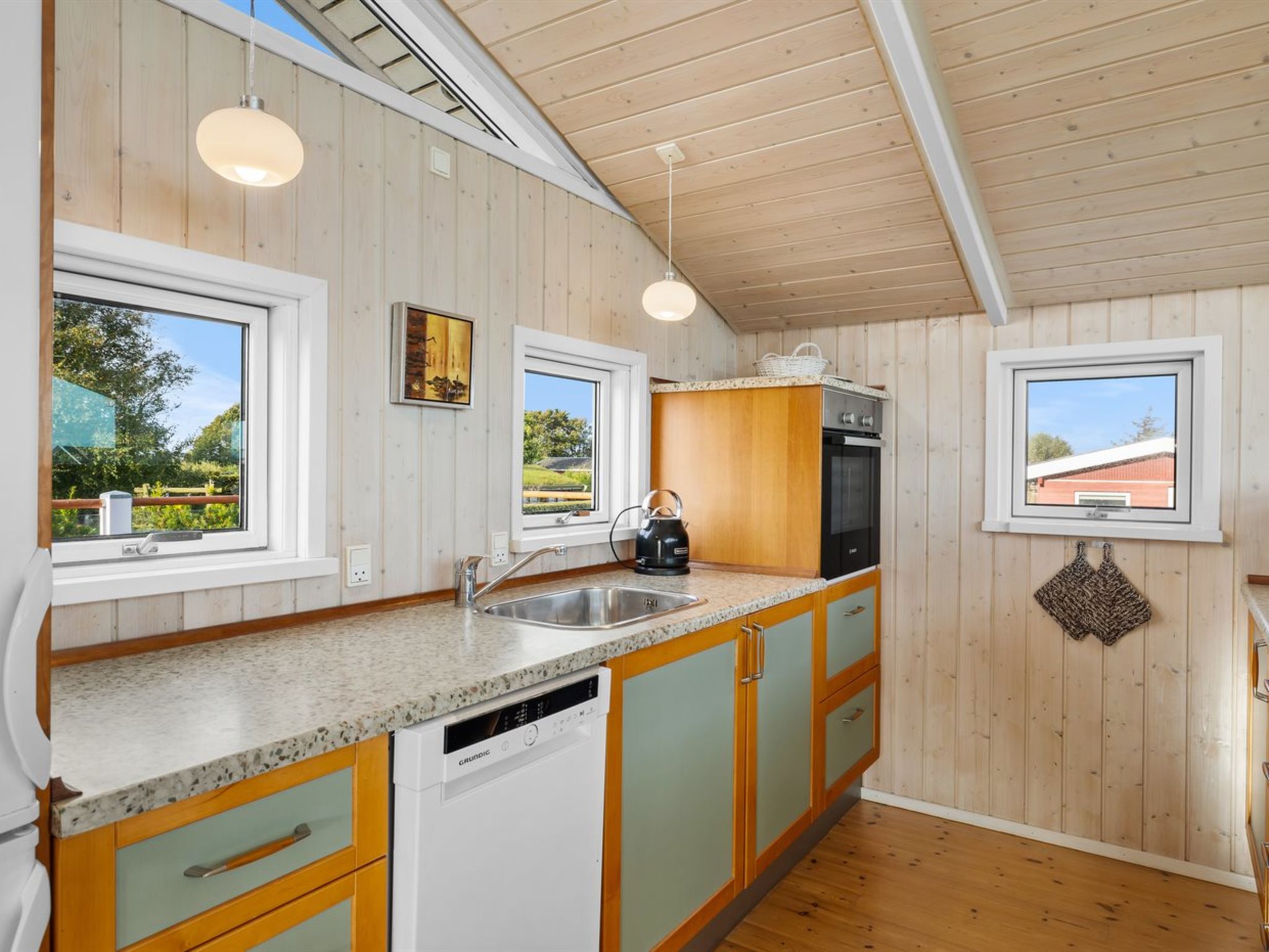 "Engelbertine" - 30m from the sea - Binnen