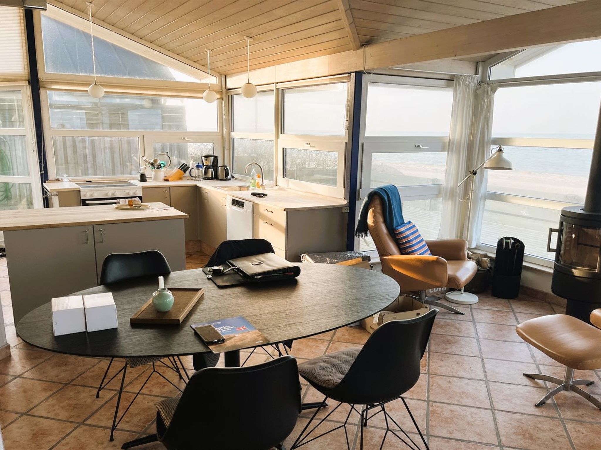 "Amila" - 10m from the sea-Binnen
