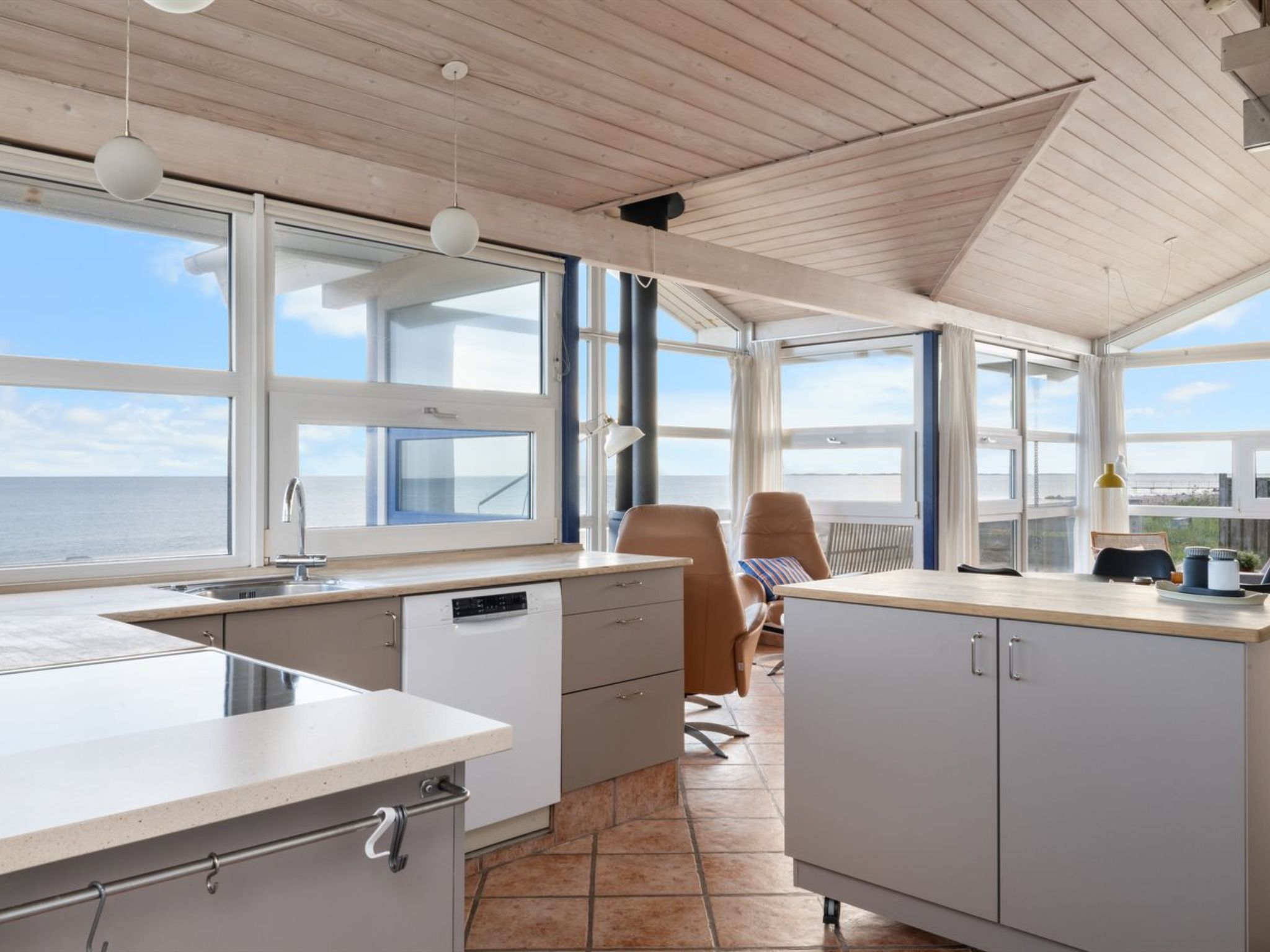 "Amila" - 10m from the sea-Inside