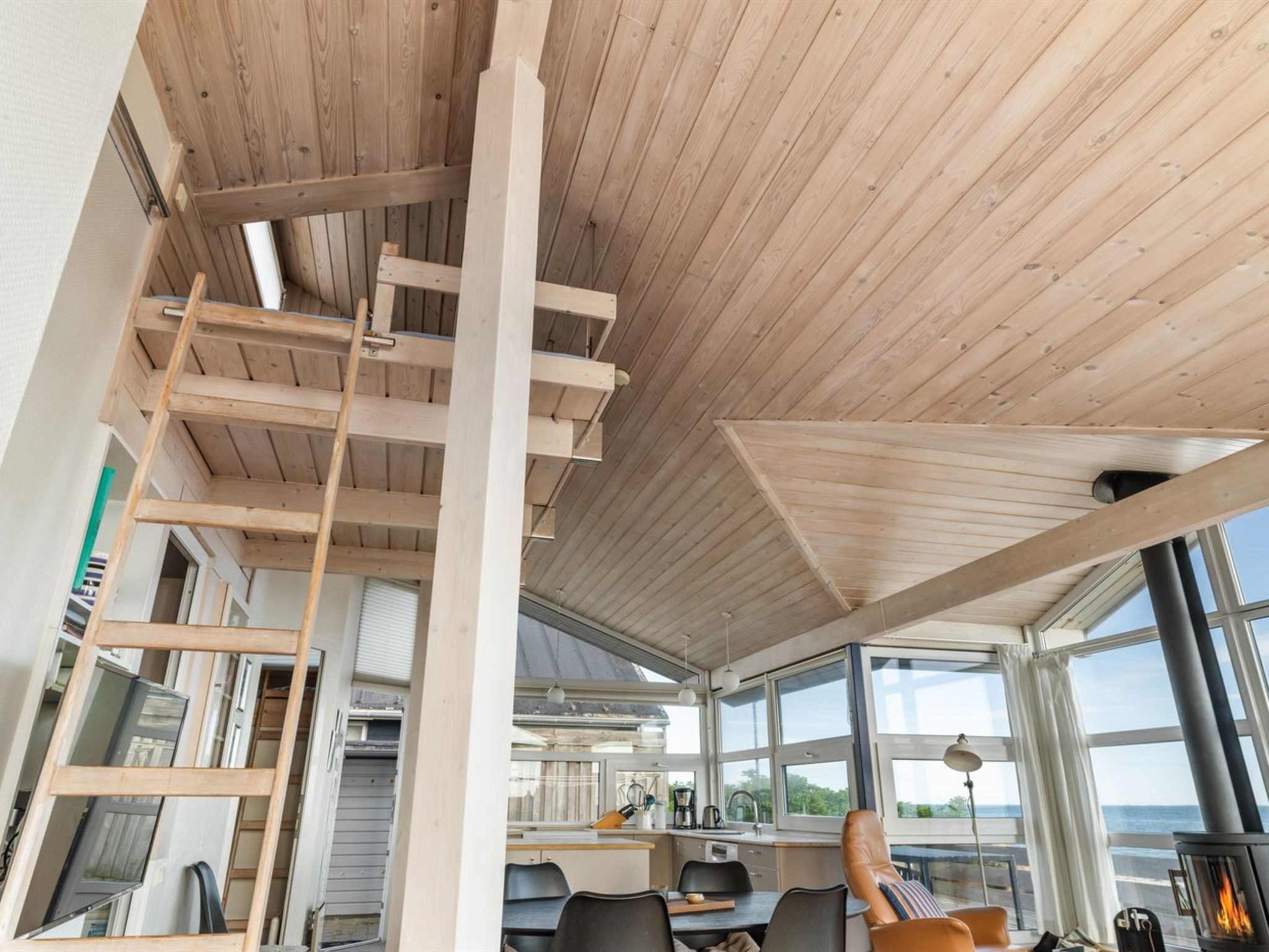 "Amila" - 10m from the sea-Binnen