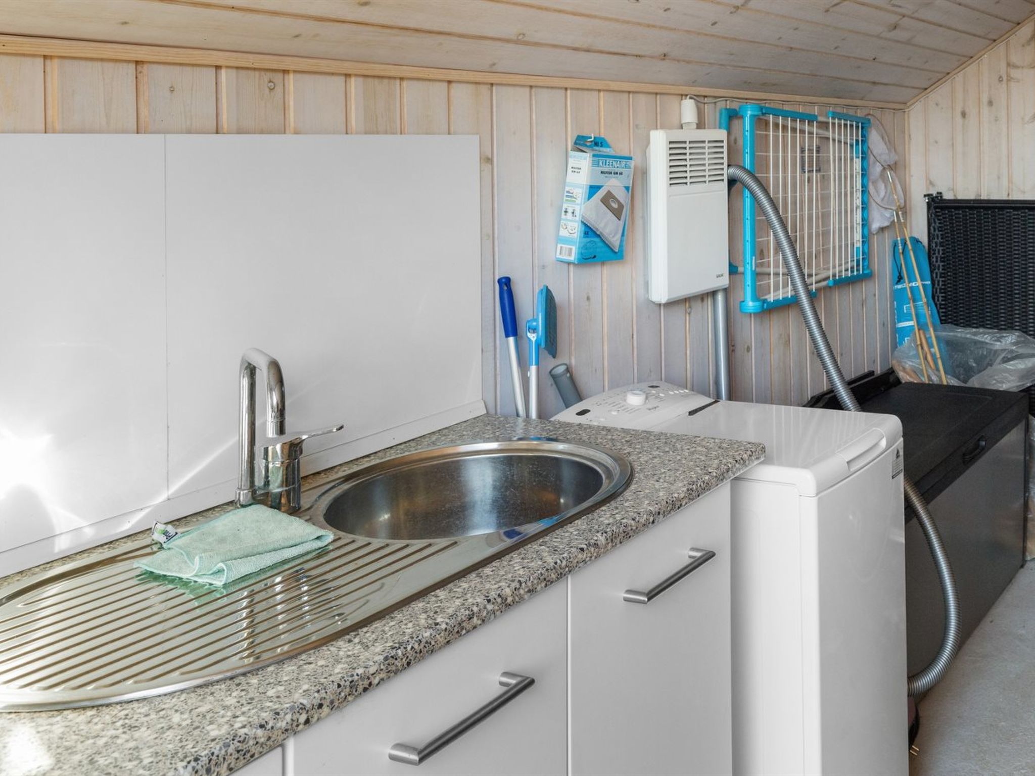 "Allin" - 350m from the sea-Binnen