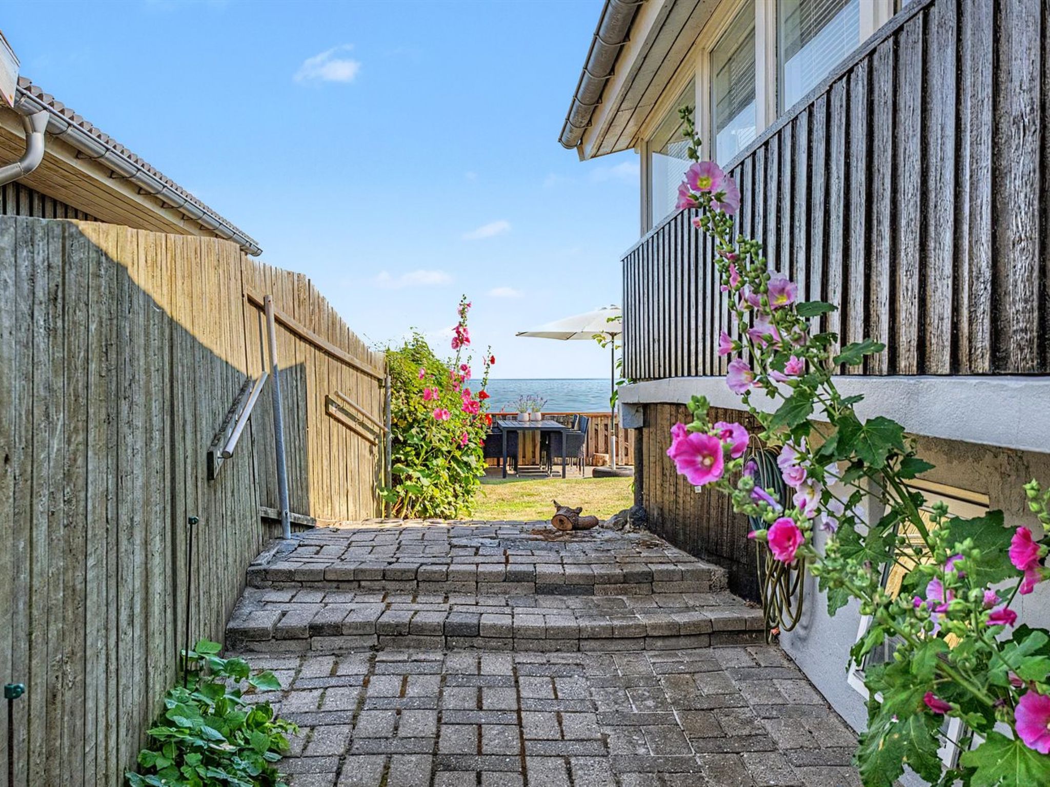 "Nedelko" - 20m from the sea - Buiten