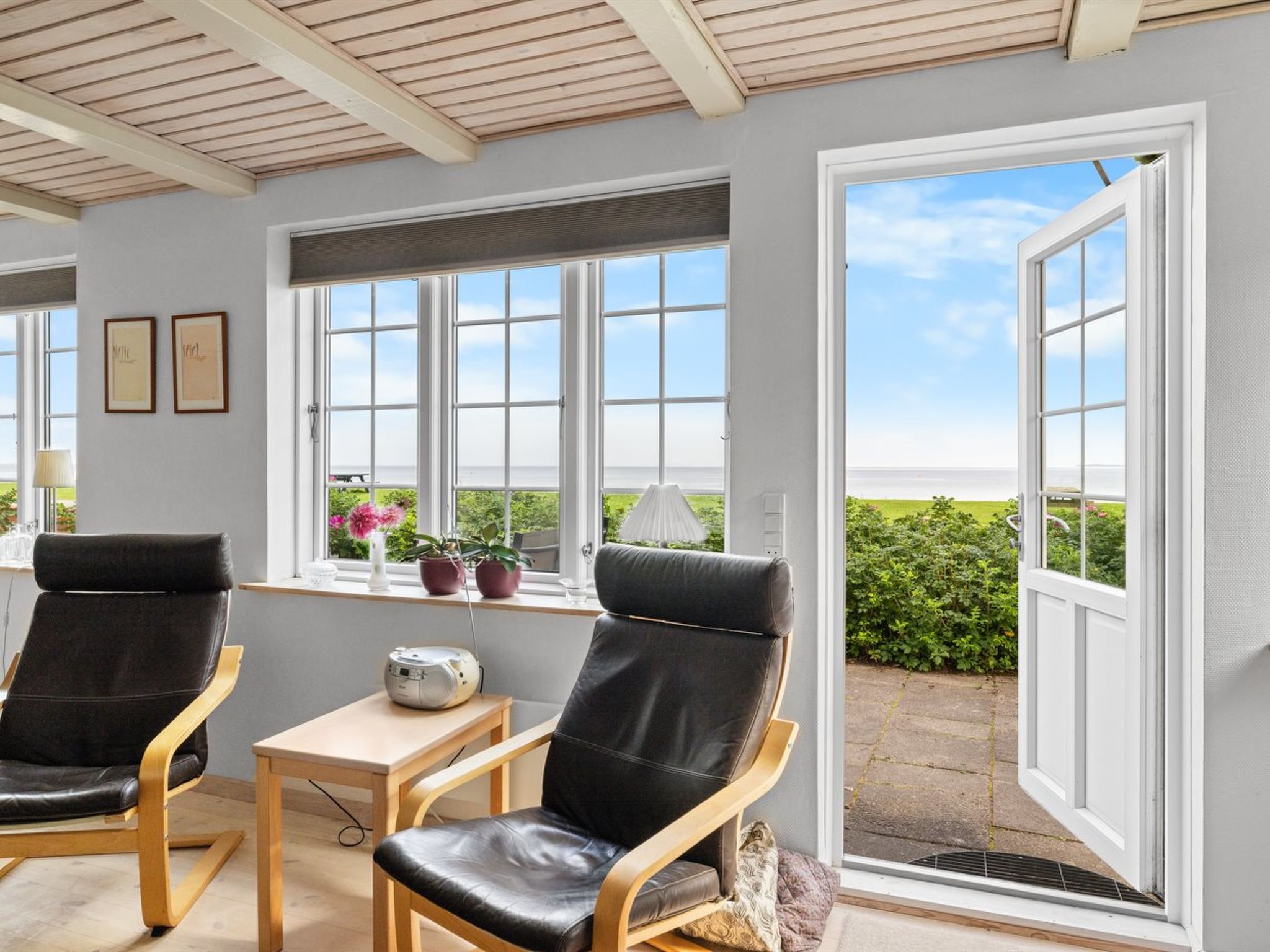 "Sila" - 25m from the sea-Binnen