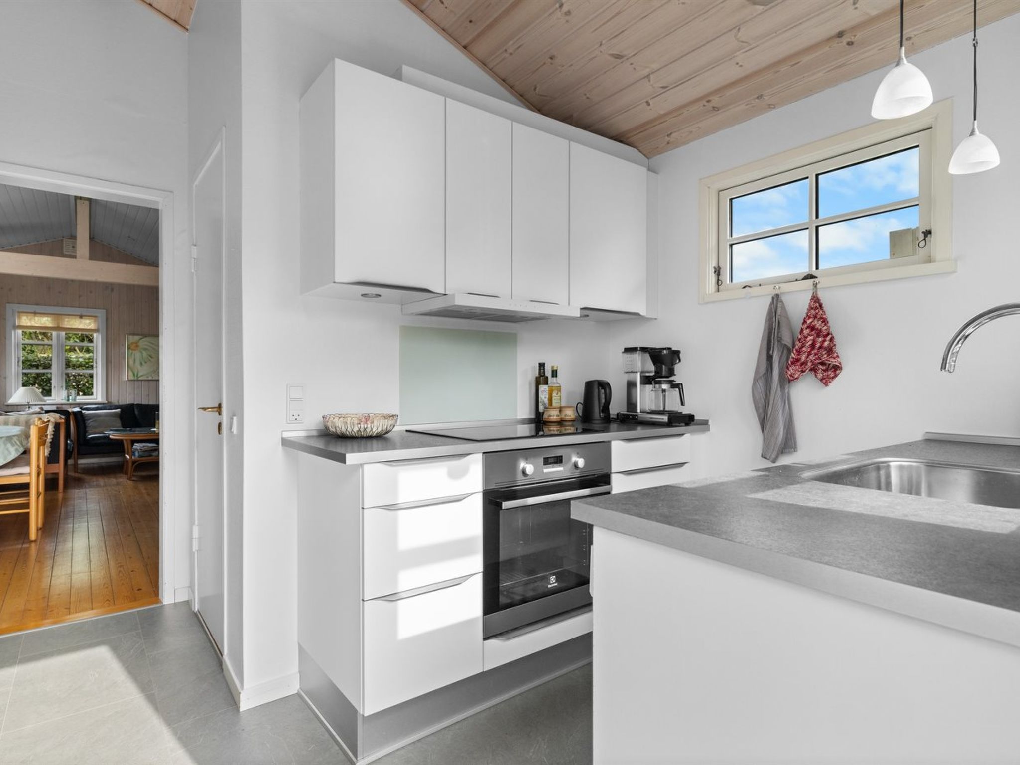 "Lenya" - 60m from the sea-Binnen