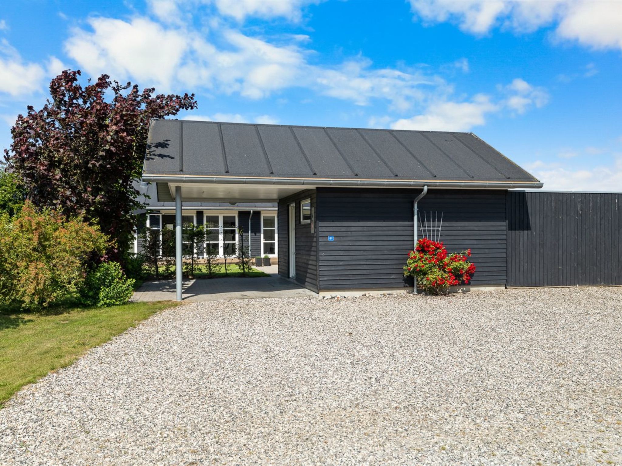 Photo of "Mildred" - 400m from the sea