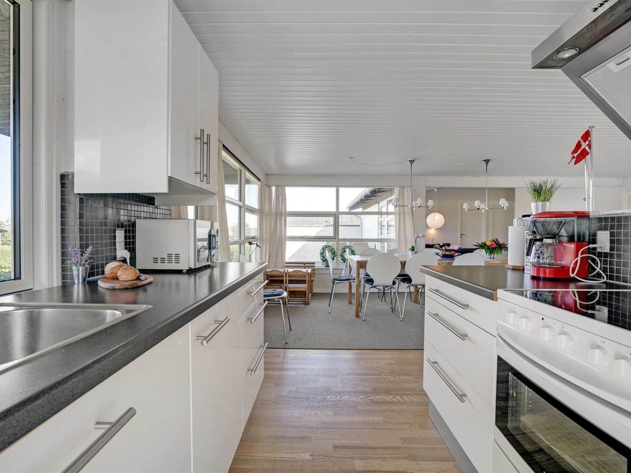 "Evald" - 200m from the sea - Binnen