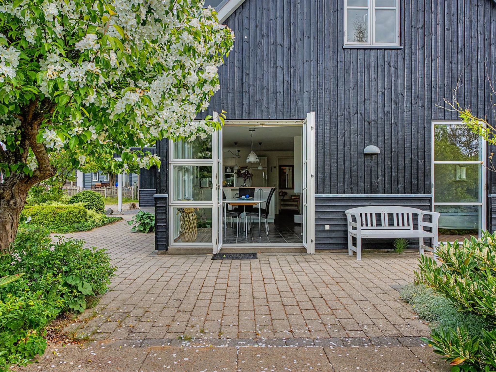 "Gullan" - 75m from the sea - Buiten