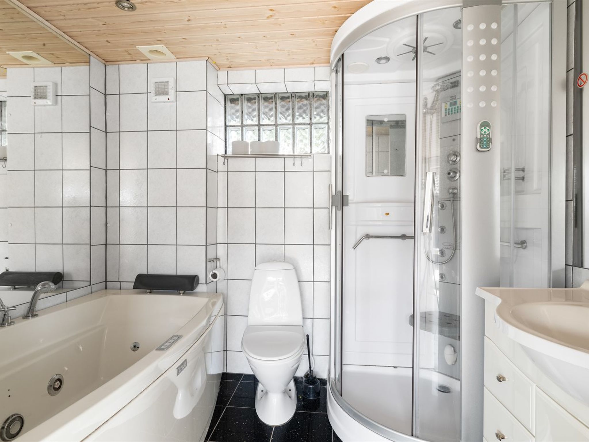 "Yngvy" - 10m from the sea-Binnen