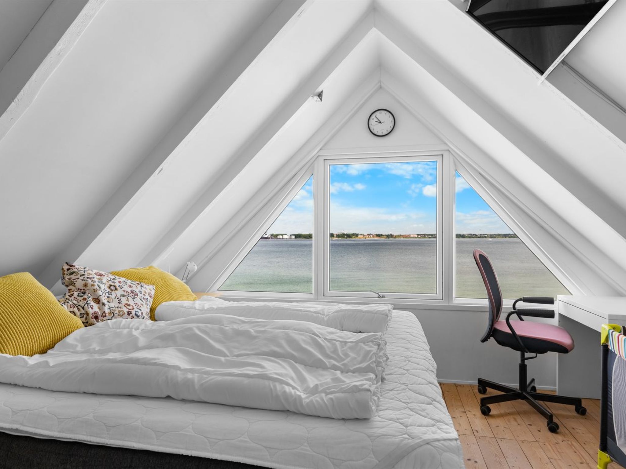 "Yngvy" - 10m from the sea-Binnen