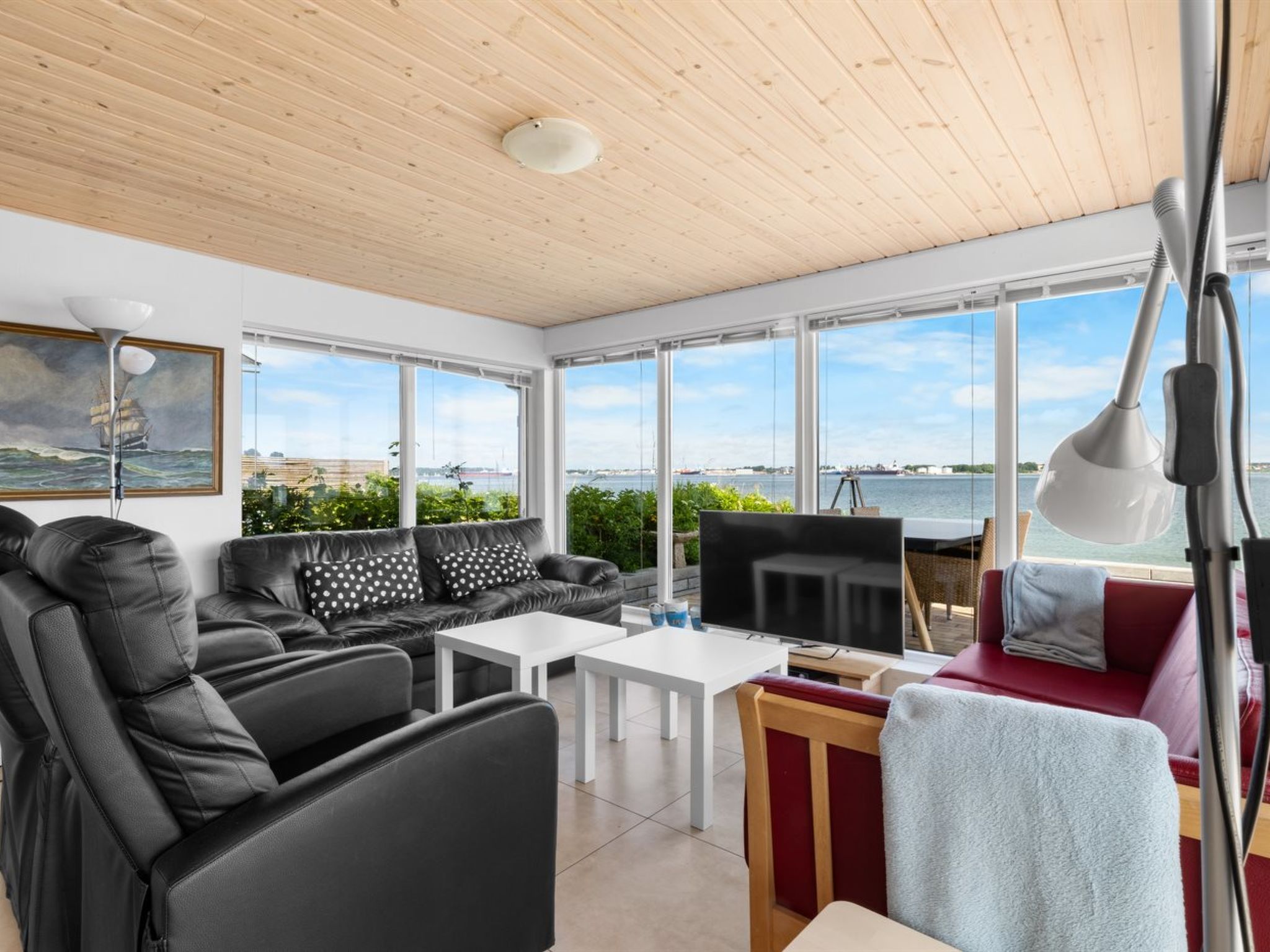 "Yngvy" - 10m from the sea - Binnen