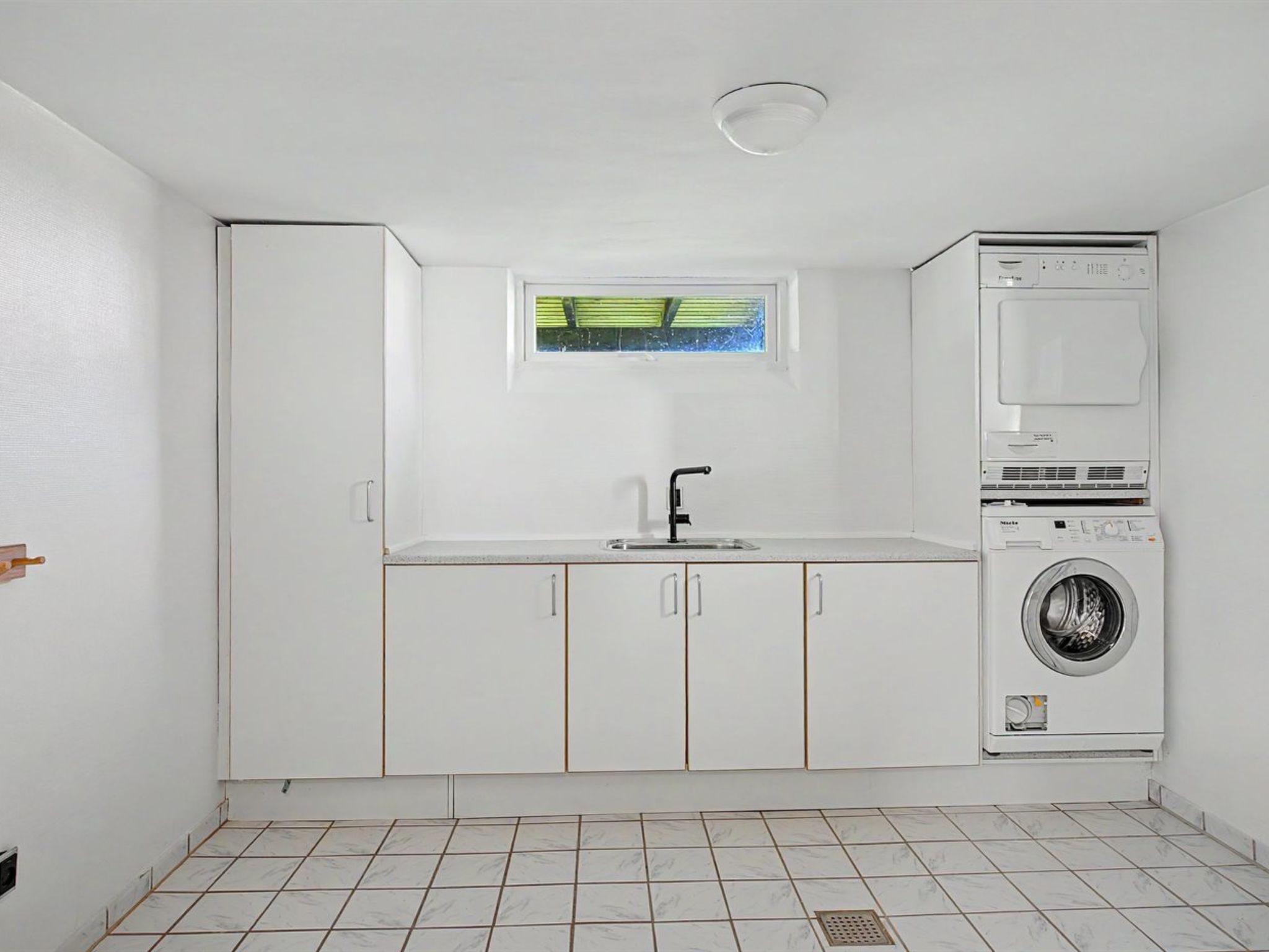 "Hjort" - 80m from the sea - Inside