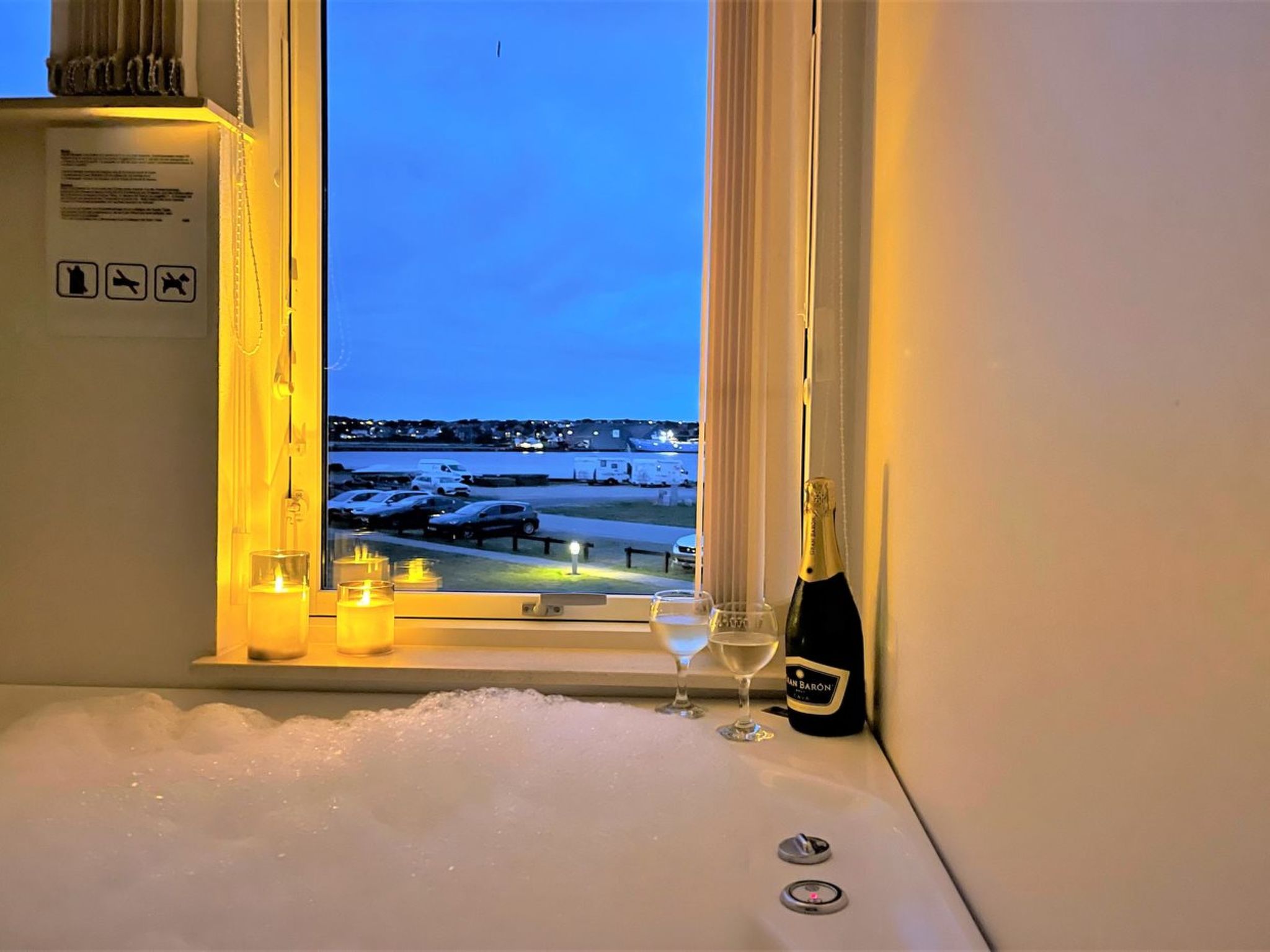 "Lucjan" - 50m from the sea - Binnen
