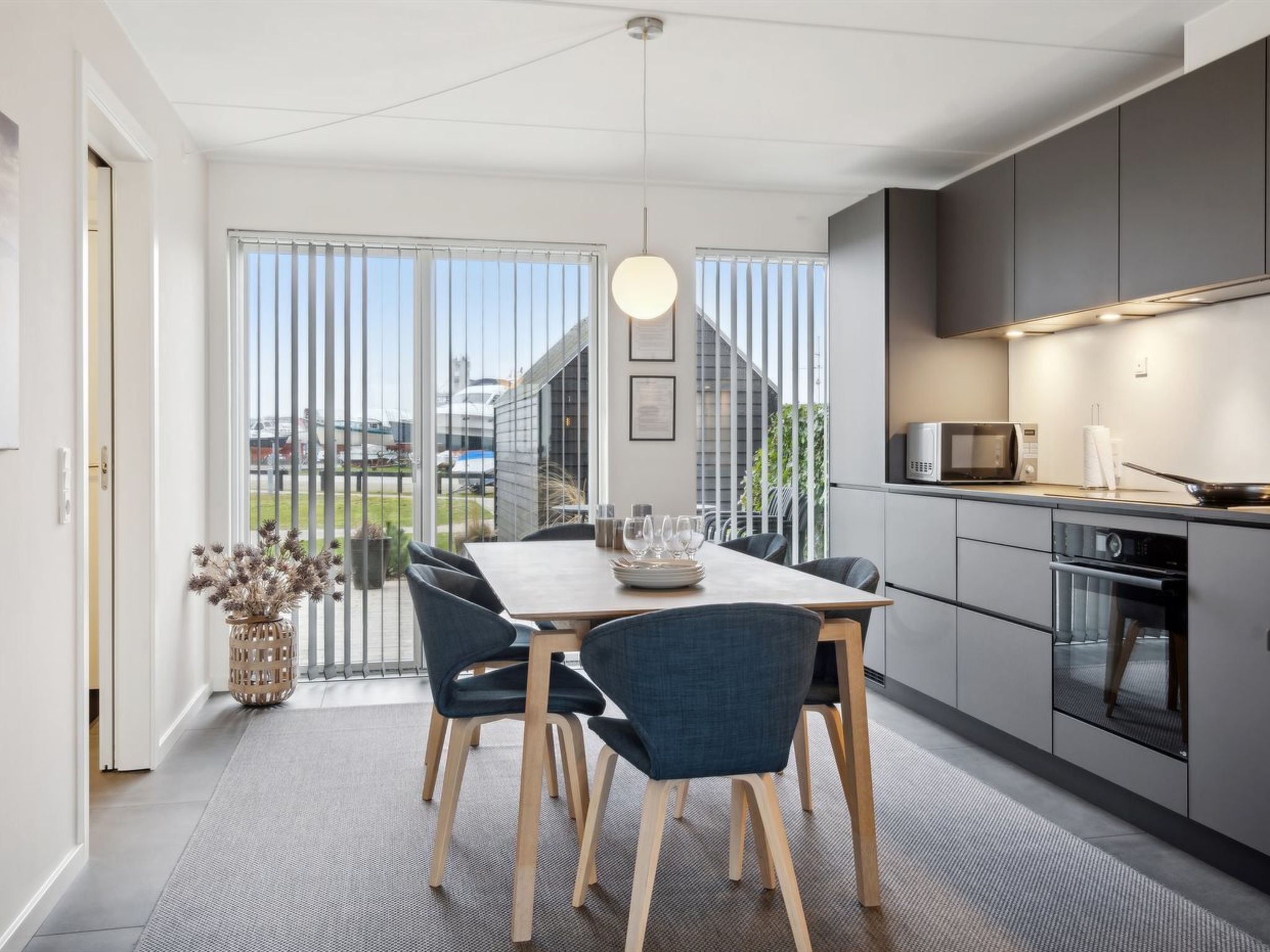 "Lucjan" - 50m from the sea - Binnen