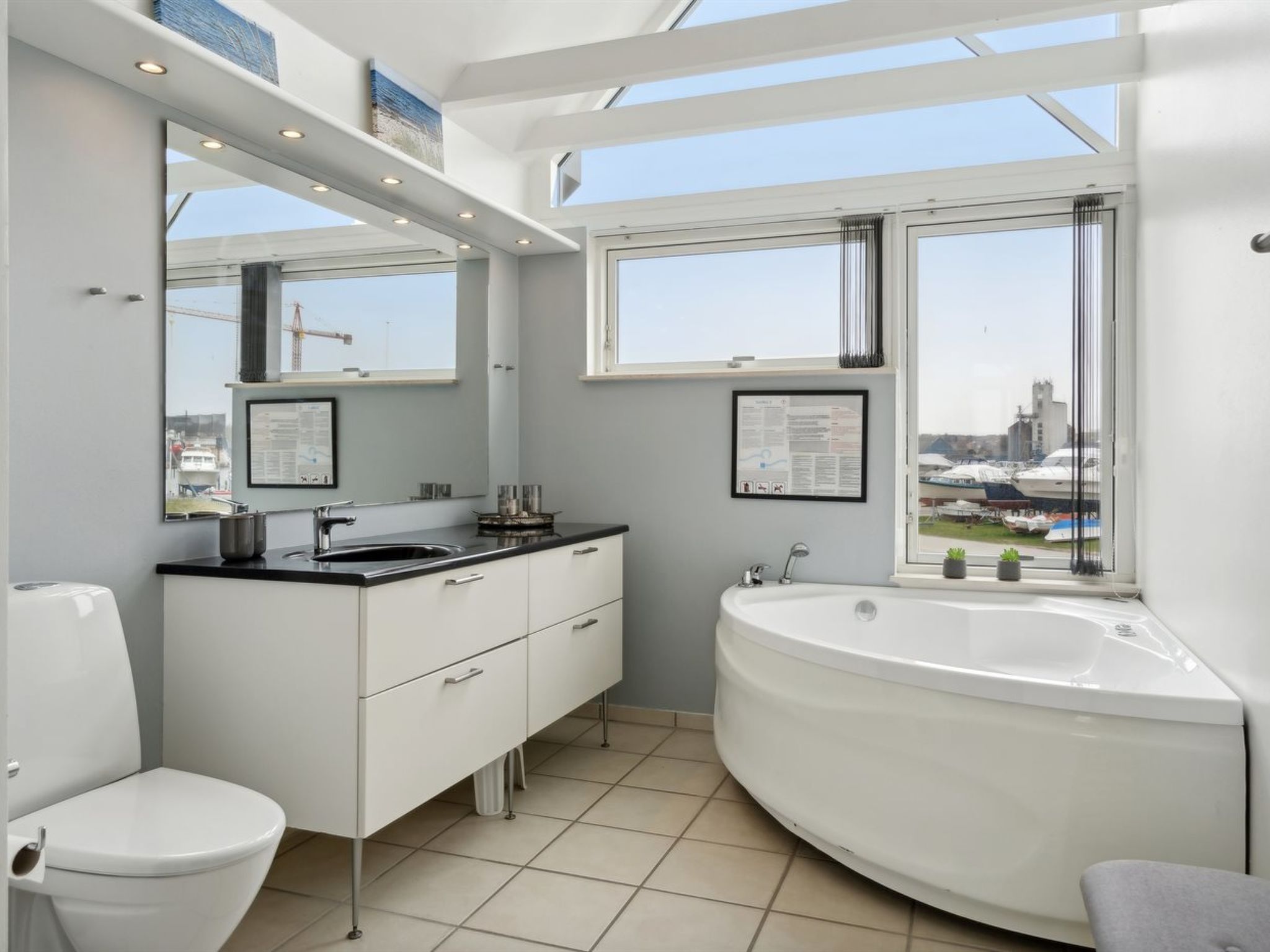 "Lucjan" - 50m from the sea - Binnen