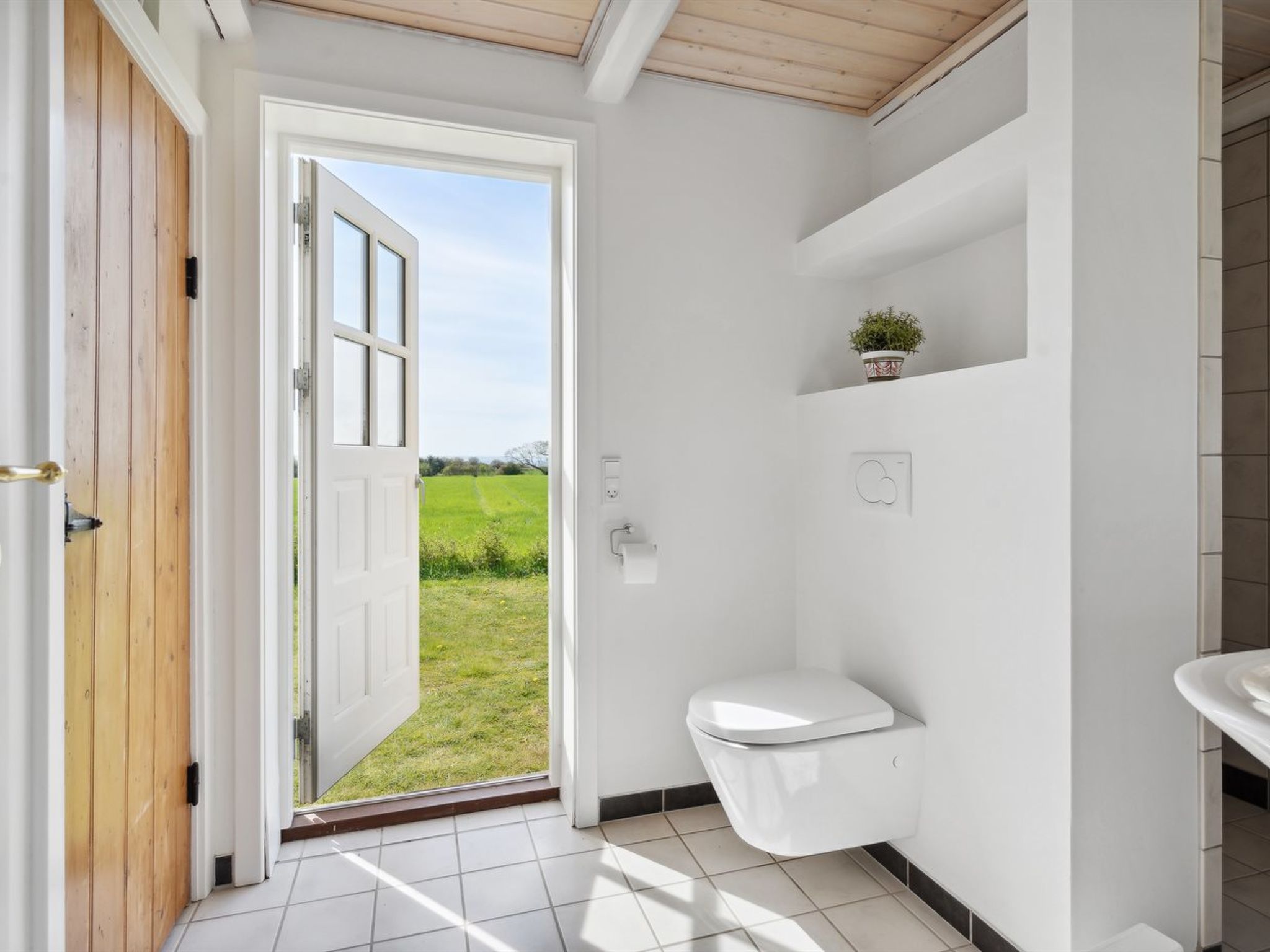 "Store" - 700m from the sea-Binnen