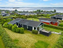 Ruim vakantiehuis Dusine met sauna op 340 meter van zee in Ebberup - thumbnail 1