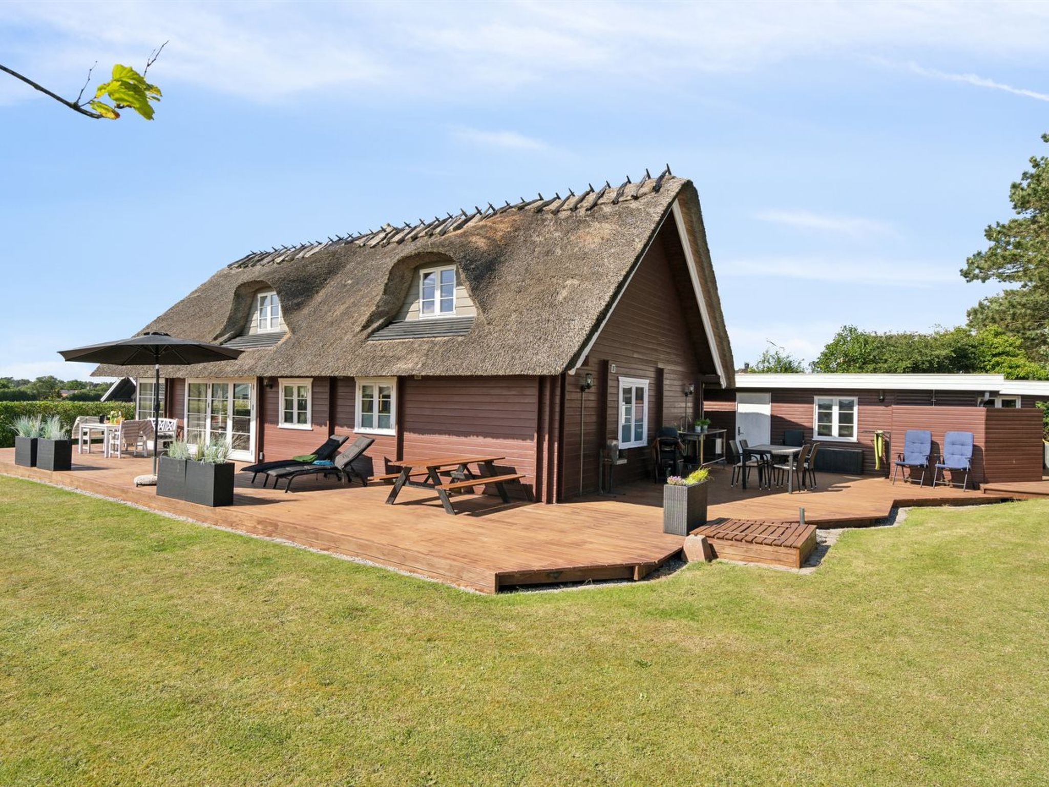 "Ginnie" - 300m from the sea-Buiten