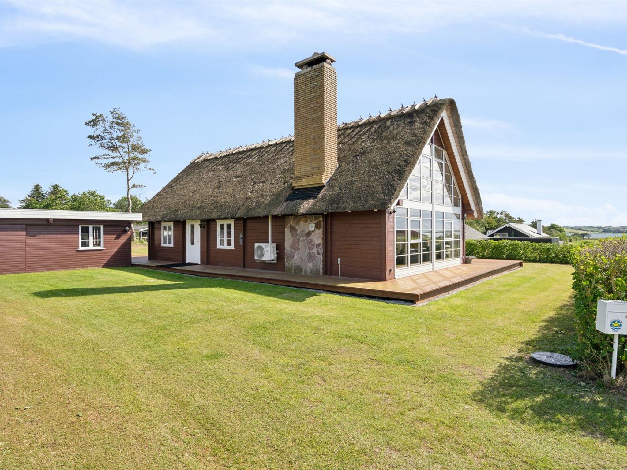 "Ginnie" - 300m from the sea-Buiten