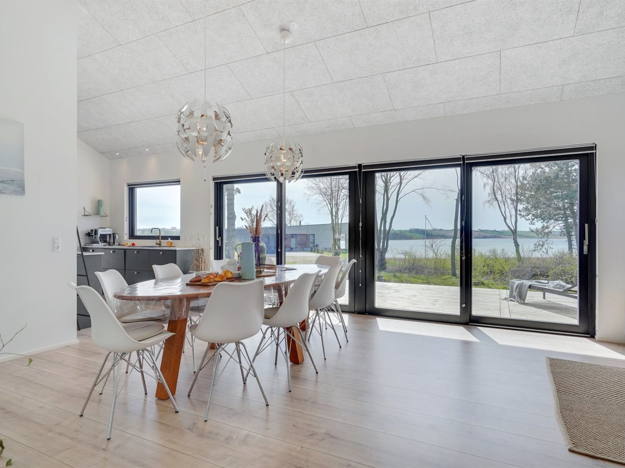 "Haley" - 150m from the sea-Binnen
