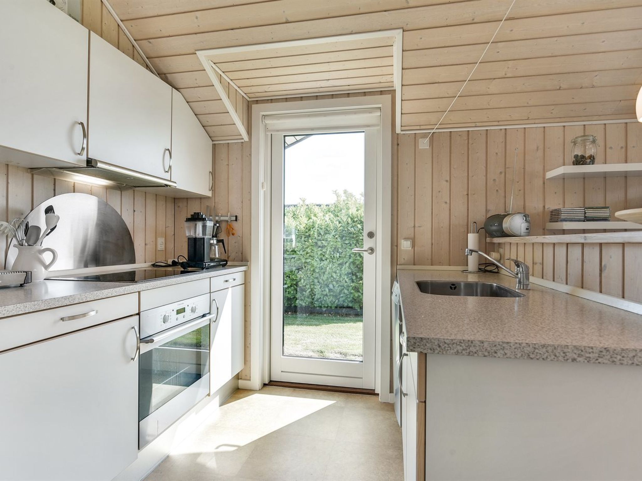 "Rathi" - 250m from the sea - Binnen
