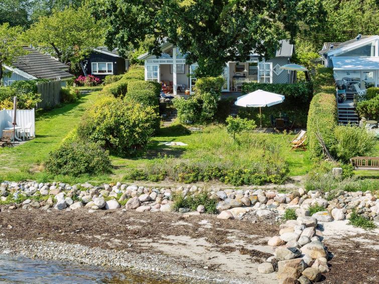 Vakantiehuis aan zee in Svendborg met zeezicht en open haard in Svendborg