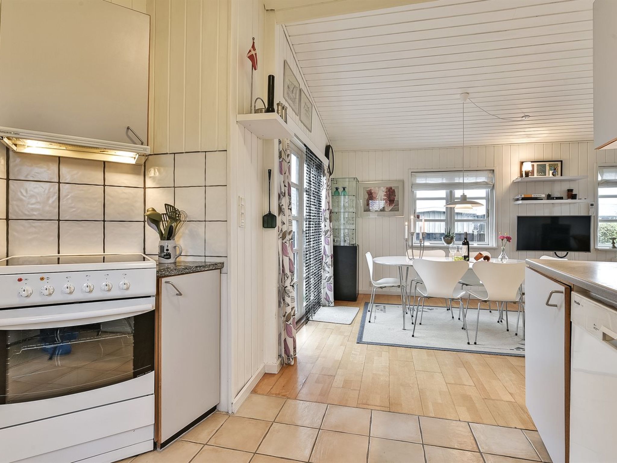 "Viljami" - 20m from the sea-Binnen