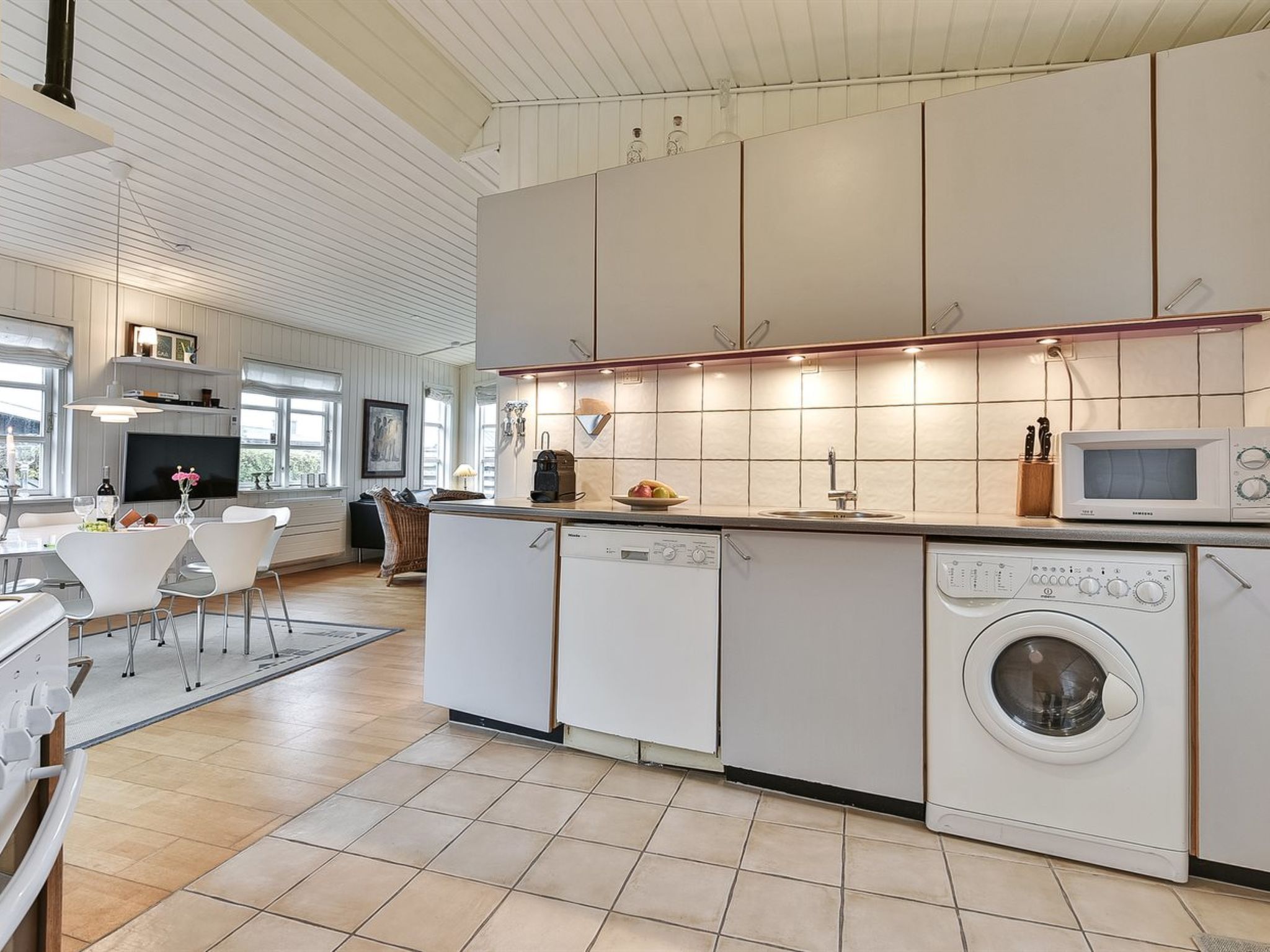 "Viljami" - 20m from the sea-Binnen